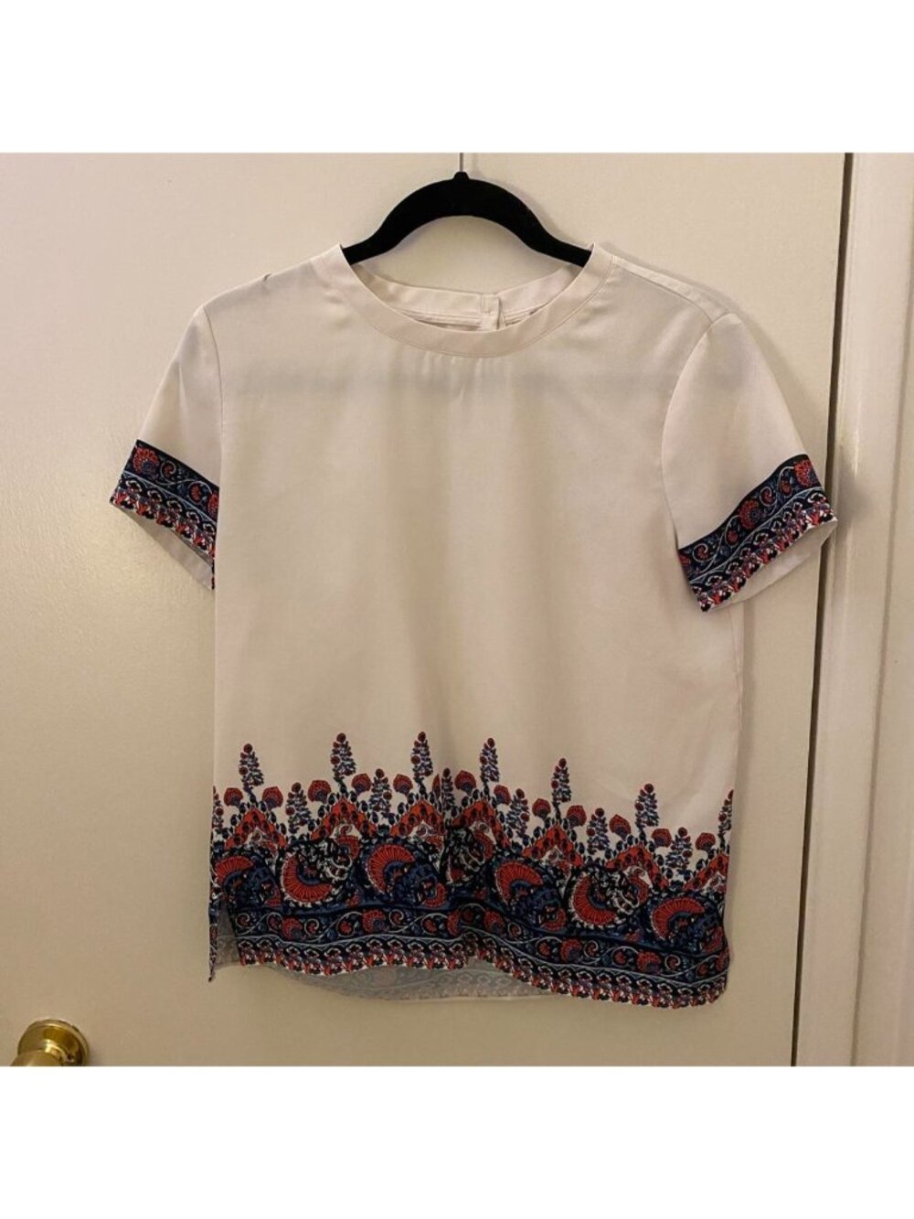 White print blouse with short sleeves